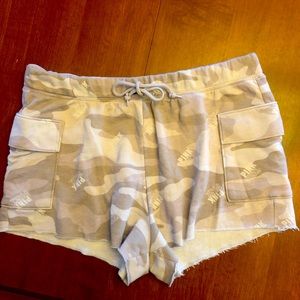 Camouflage sweat shorts
